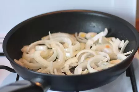 Картофель тушёный с луком по узбекски: шаг 4