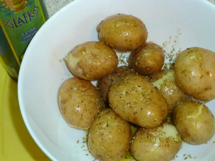 Белый амур с молодым картофелем: шаг 2
