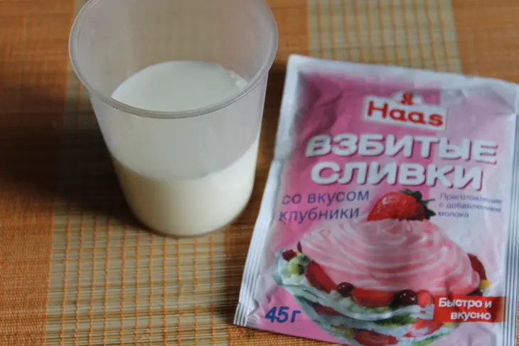 Воздушное пирожное с вишневой начинкой под невесомой клубничной шапочкой: шаг 4