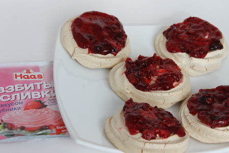 Воздушное пирожное с вишневой начинкой под невесомой клубничной шапочкой: шаг 6