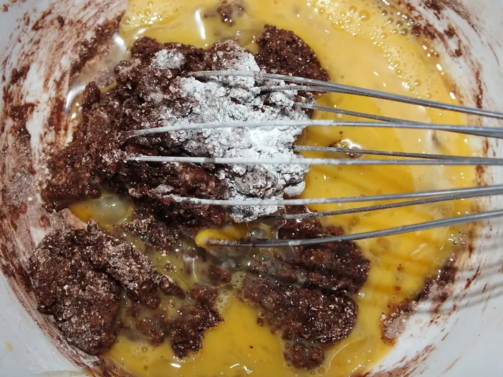 Низкокалорийный шоколадный кекс за 1 минуту: шаг 4
