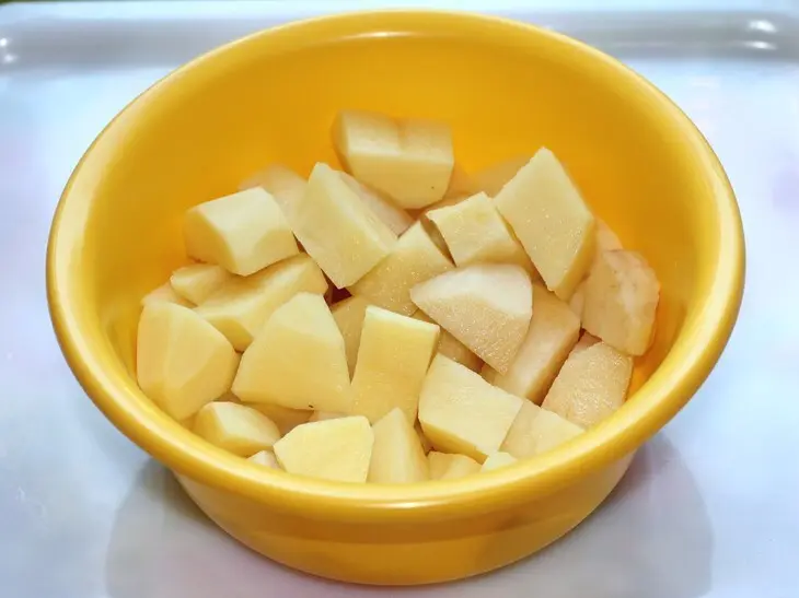 Картофель, запеченный с шалфеем и лимоном: шаг 1