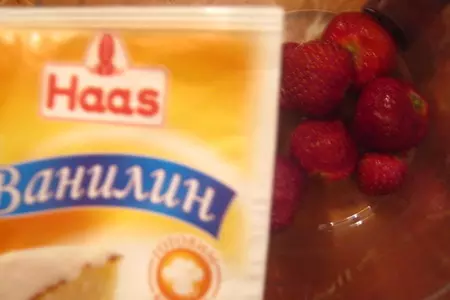 Йогурт с клубникой в мультиварке: шаг 2