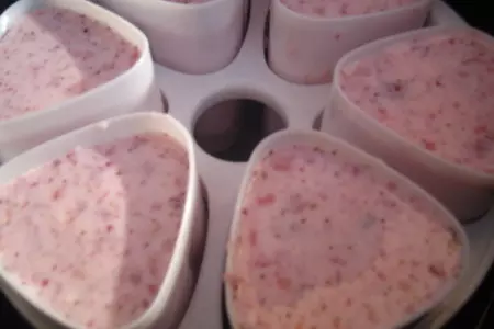 Йогурт с клубникой в мультиварке: шаг 5