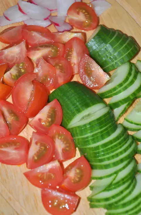 Овощной салат с картофелем и каперсами: шаг 1