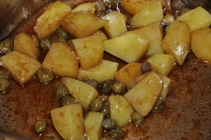 Овощной салат с картофелем и каперсами: шаг 4