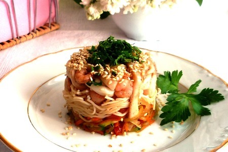 Салат с рисовой лапшой,морепродуктами и маринованными овощами: шаг 5