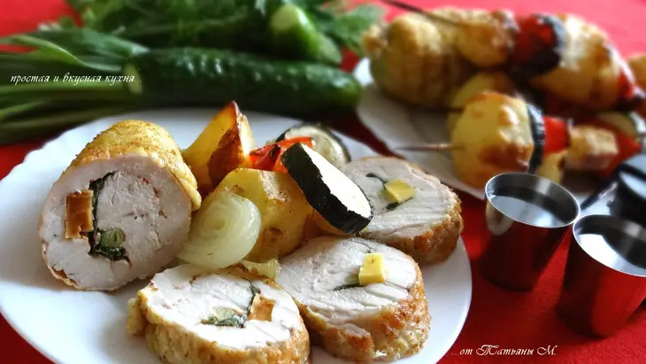 Рулет из куриной грудки с сыром и луком и овощи на шпажках - все на пикник!: шаг 9