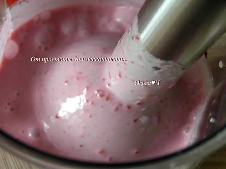 Кокосовый коктейль с бананом и вишней: шаг 3