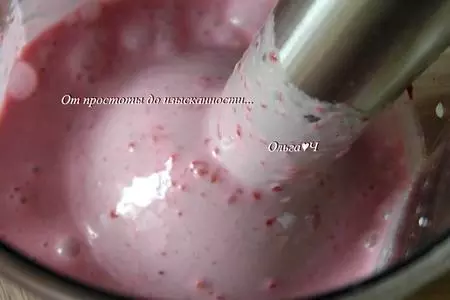 Кокосовый коктейль с бананом и вишней: шаг 3
