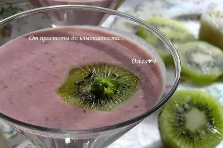 Кокосовый коктейль с бананом и вишней: шаг 4