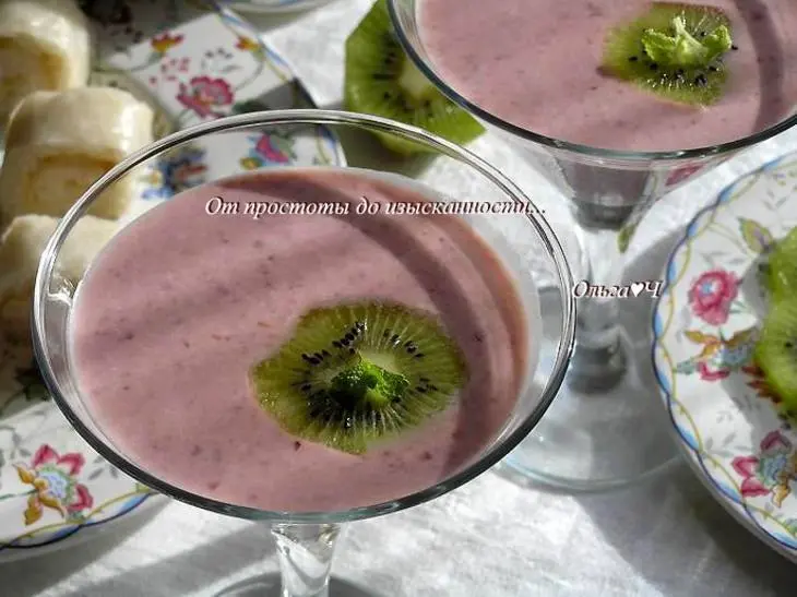 Кокосовый коктейль с бананом и вишней: шаг 5