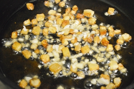 Молодой картофель с салом, чесноком и укропом.: шаг 2
