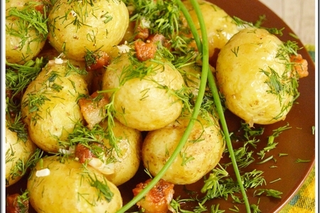 Молодой картофель с салом, чесноком и укропом.: шаг 4