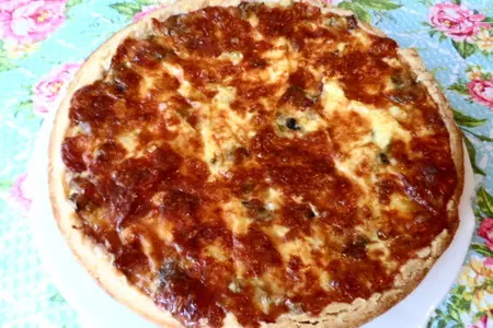 Киш с грибами сыром и беконом.: шаг 5