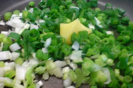 Сырные пирожки с цуккини,зелёным лучком и...сыром!: шаг 3
