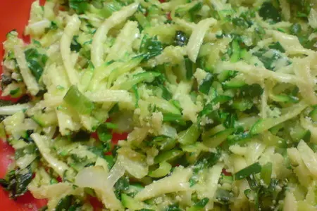 Сырные пирожки с цуккини,зелёным лучком и...сыром!: шаг 4