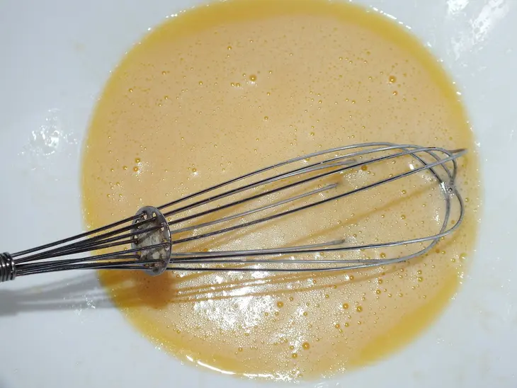 Вафли с луком и сыром: шаг 1