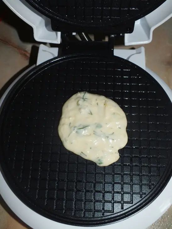 Вафли с луком и сыром: шаг 5