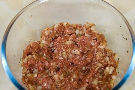 Люля- кебаб  с творожено - сырной начинкой и ”улитками” из баклажан.: шаг 2