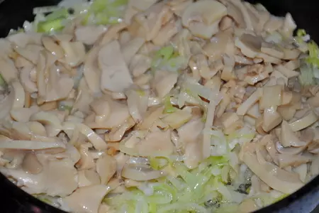 Картофельный рулет с шампиньонами, сыром и луком: шаг 2