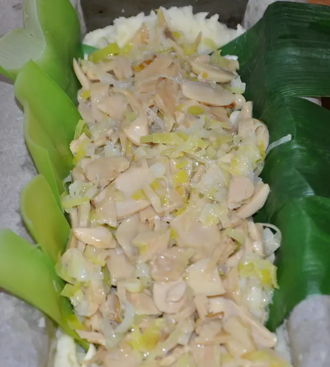 Картофельный рулет с шампиньонами, сыром и луком: шаг 5