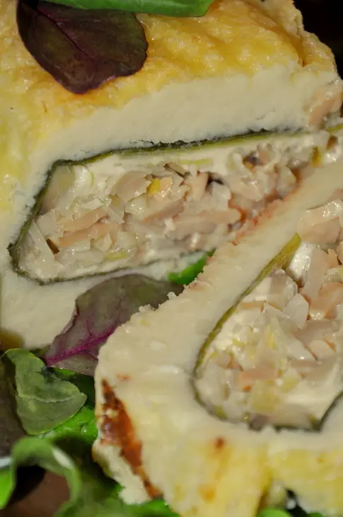 Картофельный рулет с шампиньонами, сыром и луком: шаг 8