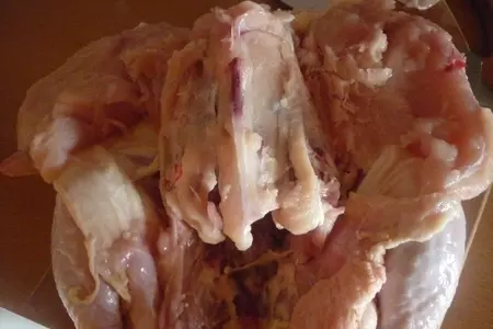 Рулет из курицы с грибами, орехами и сыром для папы насти(к/ф кухня): шаг 2