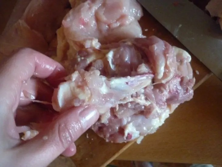 Рулет из курицы с грибами, орехами и сыром для папы насти(к/ф кухня): шаг 4