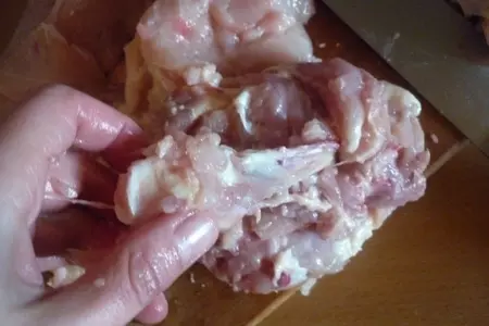 Рулет из курицы с грибами, орехами и сыром для папы насти(к/ф кухня): шаг 4