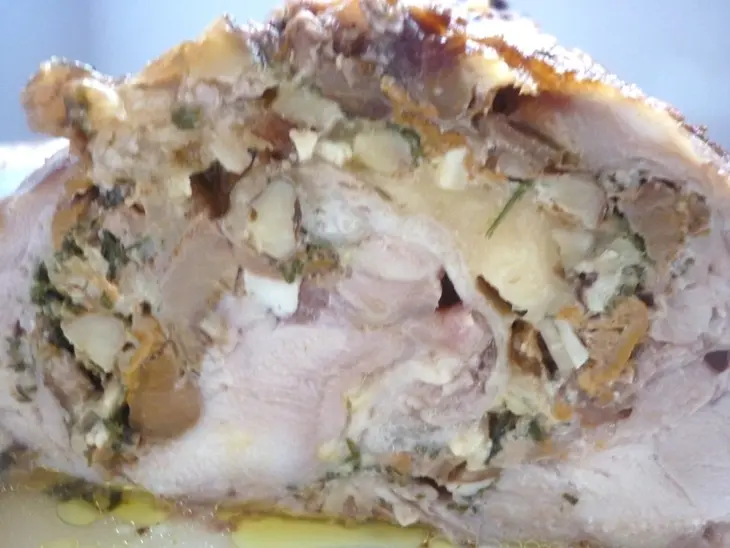 Рулет из курицы с грибами, орехами и сыром для папы насти(к/ф кухня): шаг 11