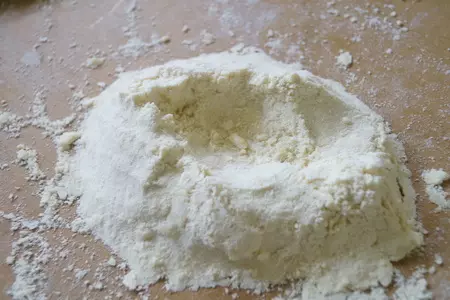 Лимонный тарт со швейцарской меренгой и лимонными чипсами: шаг 1
