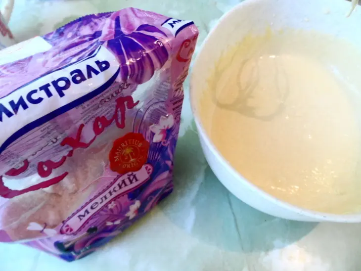 Творожный пудинг с карамелизованными яблочками в мультиварке.: шаг 2
