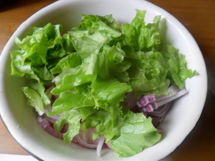 Салат с редисом, помидорами и фетой: шаг 4