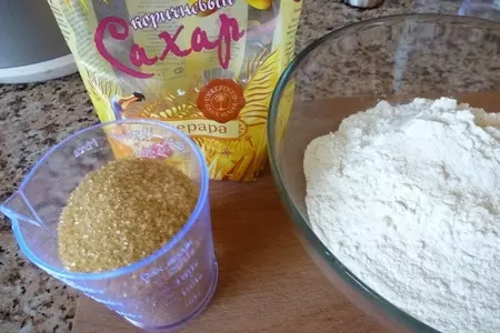 Сладкие шоколадные мини блинчики с клубникой: шаг 2