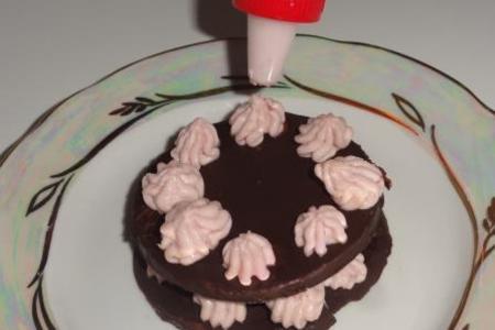 “torre pendente di pisa” - шоколадно-творожный десерт с вишневым джемом.: шаг 9