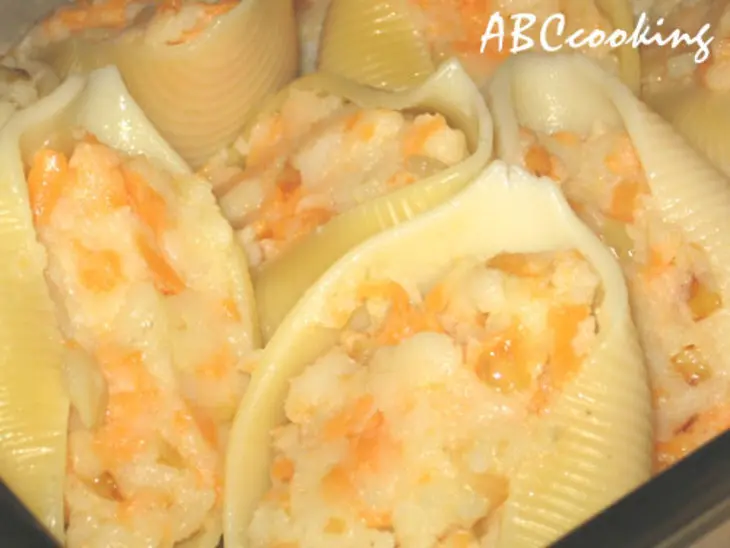 Ракушки фаршированные картофельно-сырной массой: шаг 1