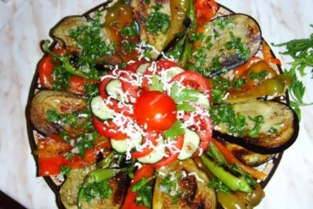 Болгарский овощной салат (зеленчукова салата): шаг 4