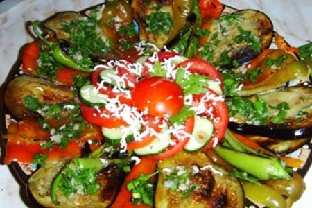 Болгарский овощной салат (зеленчукова салата): шаг 6