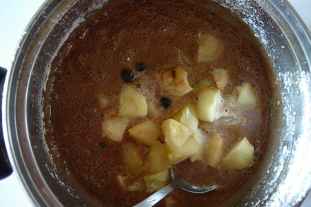Кекс шоколадный с черной смородиной и "медовыми" яблоками.: шаг 4