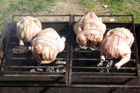 Цыплята-гриль в беконе с овощной сальсой: шаг 7