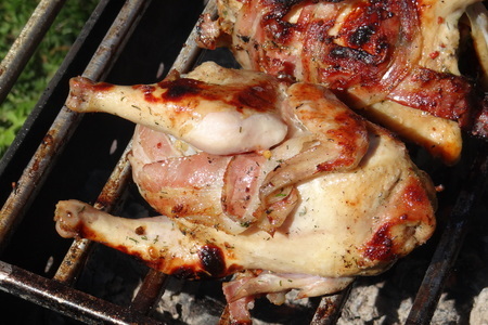 Цыплята-гриль в беконе с овощной сальсой: шаг 8