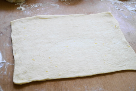 Булочки-улитки с начинкой из творожного сыра: шаг 3