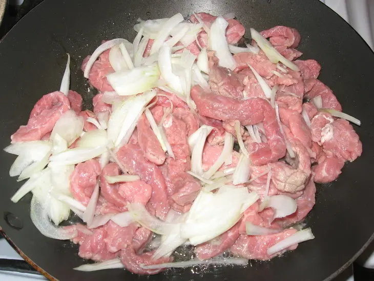 Лапша с говядиной и овощами в соусе терияке: шаг 2