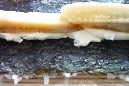 Суши фьюжн с бананом,маскарпоне и кокосовой стружкой: шаг 3