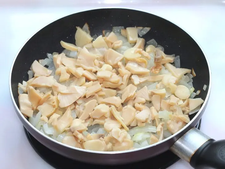 Картофель в кляре с грибным соусом: шаг 4