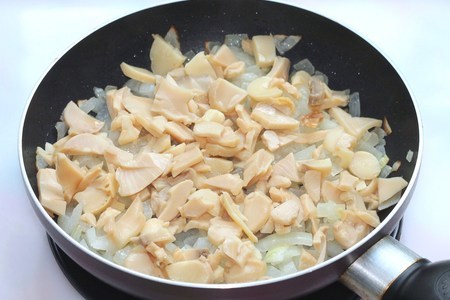 Картофель в кляре с грибным соусом: шаг 4