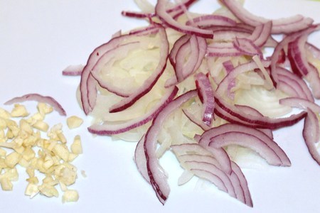 Салат из картофеля с квашенной капустой и грибами: шаг 6