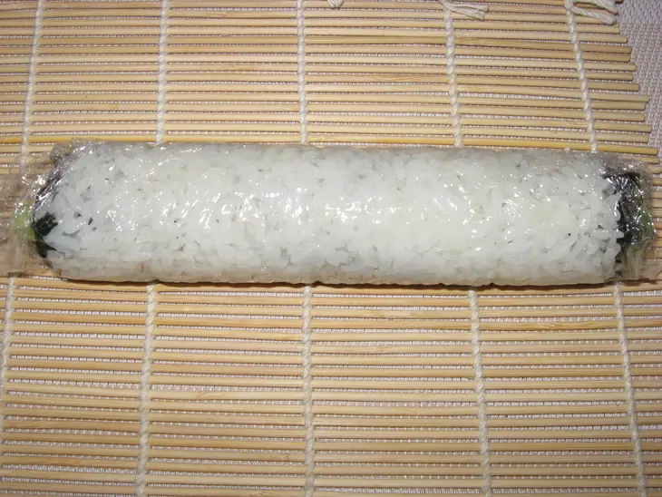 Роллы с овощами и творожным сыром: шаг 8