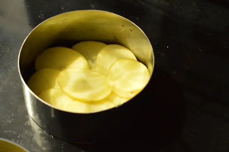 Запеканка из молодого картофеля с кабачком и сыром.: шаг 3